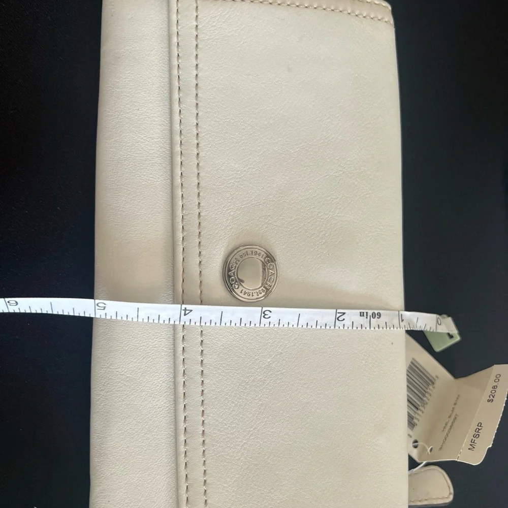 Vintage Coach White Leather Wallet Sophisticated Design Y2K - Picture 16 of 16